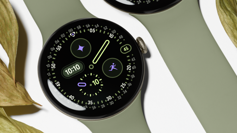 Google Pixel Watch 5の製品ラインアップを示す、異なる色とサイズの複数のスマートウォッチの画像。