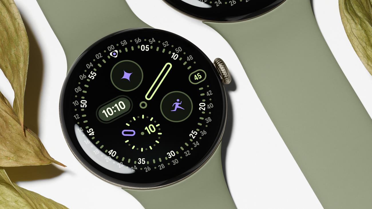 Google Pixel Watch 5の製品ラインアップを示す、異なる色とサイズの複数のスマートウォッチの画像。