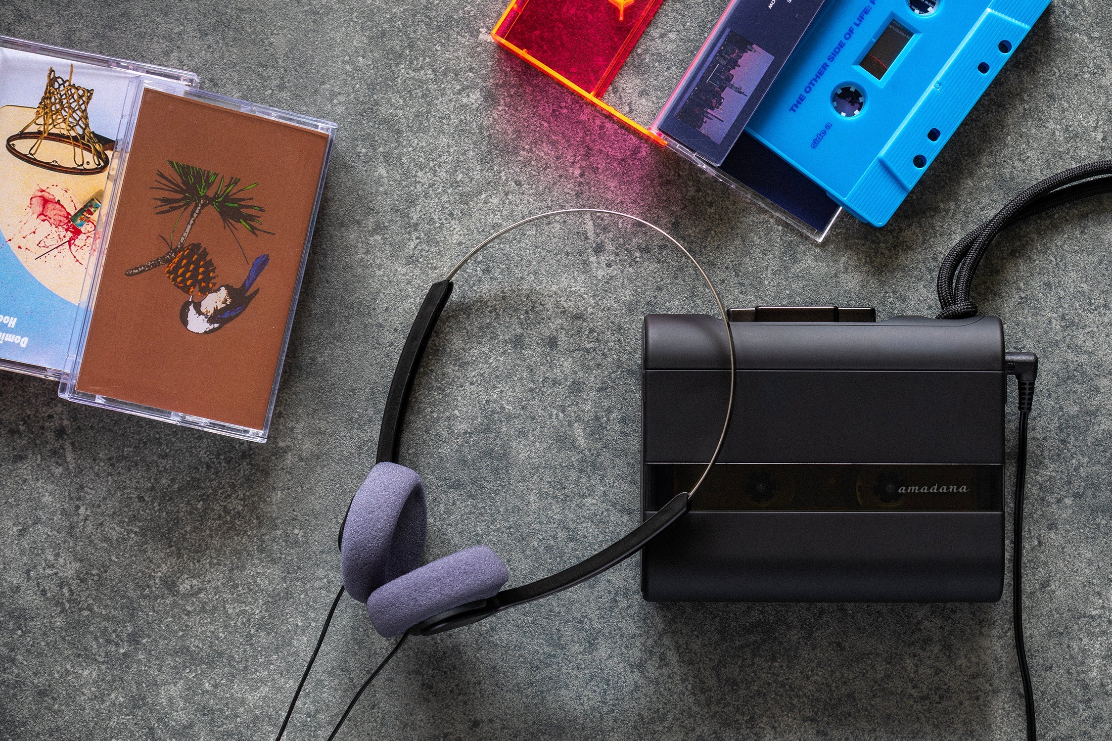 amadanaのポータブルカセットプレーヤーCP10の製品画像。