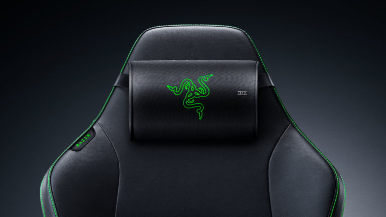 ヘッドレストに装着して使用する、Razer Clio Xワイヤレススピーカーの製品画像。